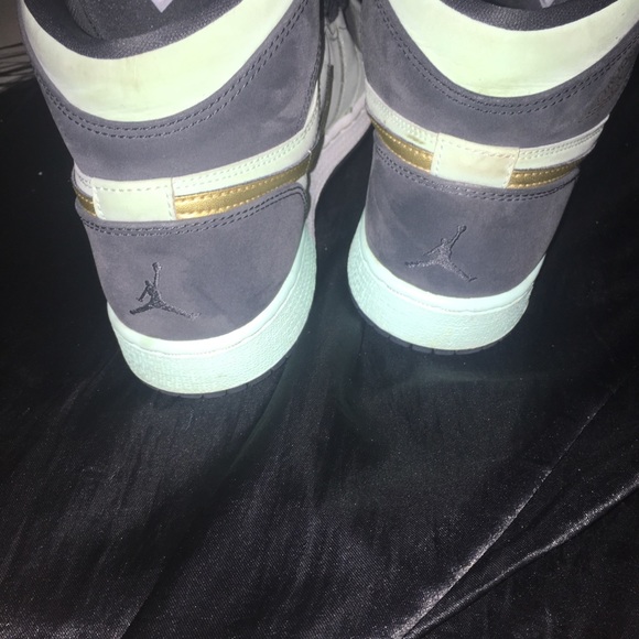Shoes - Picture 5 of 6